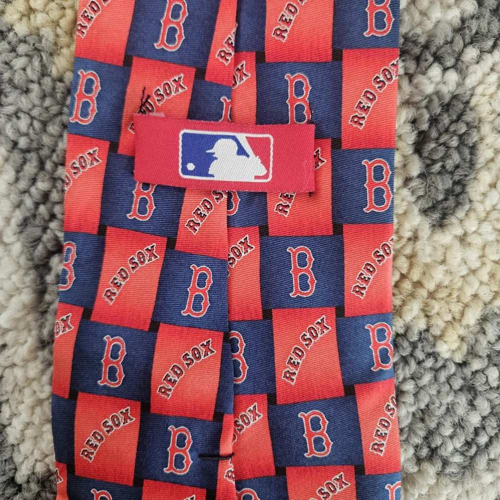 MLB Boston Red Sox Mens Neck Tie Classic Red Blue Logo 100% Silk Baseball